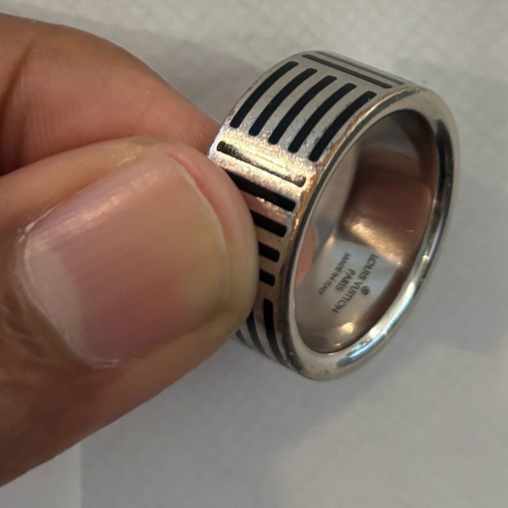 Louis Vuitton Silver Damnier Ring - authentic - Picture 5 of 5